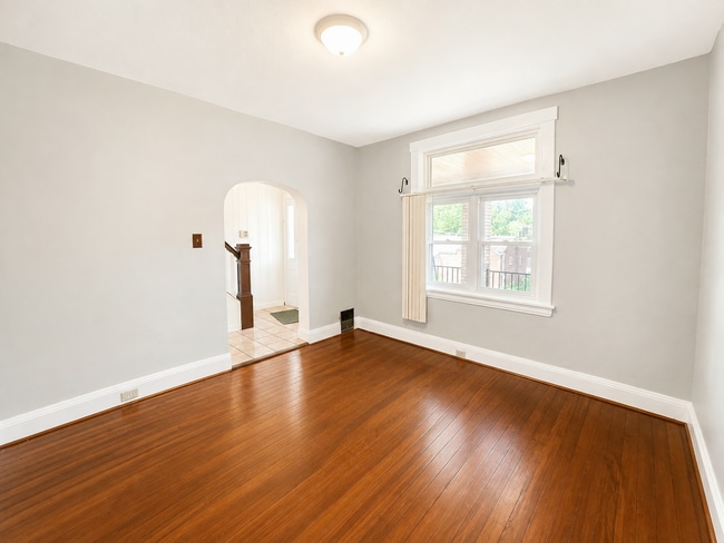 Building Photo - 2219 Edgebrook Ave