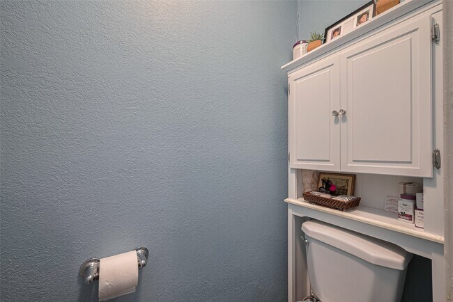 Building Photo - 12231 Carriage Hill Dr