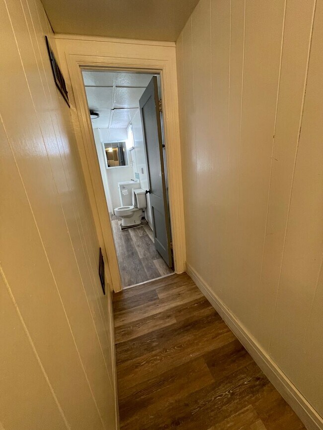 Building Photo - EHN720