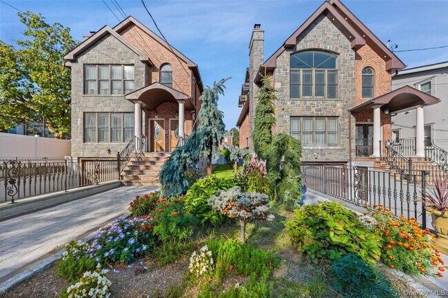Building Photo - 2063 Narragansett Ave