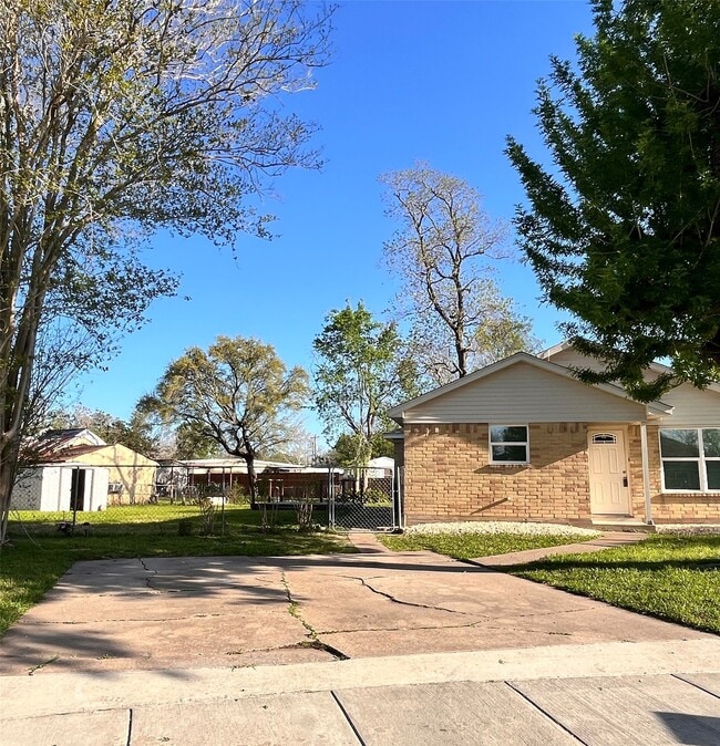 Building Photo - 4641 Orange Cir S