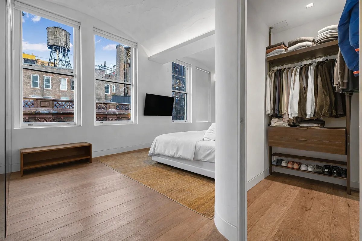 Building Photo - 640 Broadway