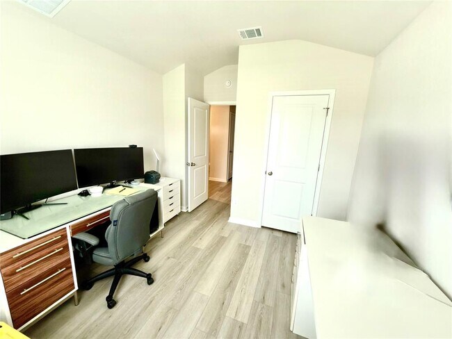 Building Photo - 310 Fossil Dr