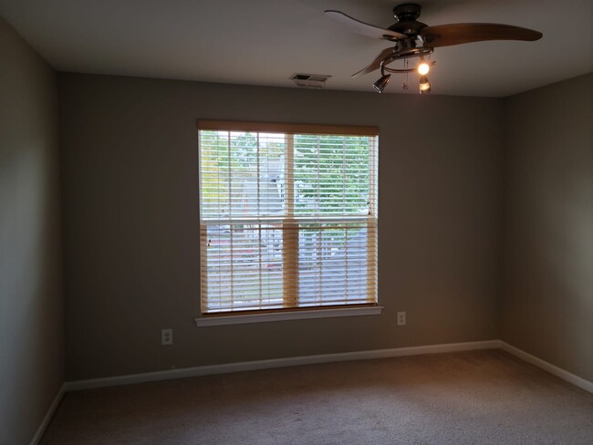 Building Photo - 10240 Blakeney Preserve Dr