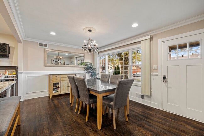 Building Photo - 8602 Oak Park Ave