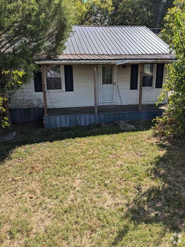 Building Photo - 2135 Rock Springs Rd