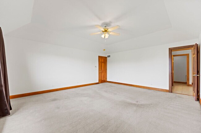 Building Photo - 552 Waters Edge Dr