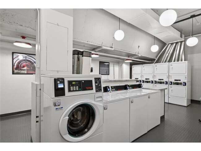 Building Photo - 19 S 1st St