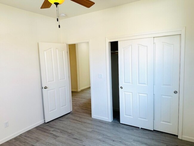 Building Photo - $2,250 Locan & Ashlan, 3 Bedroom - E. Giav...