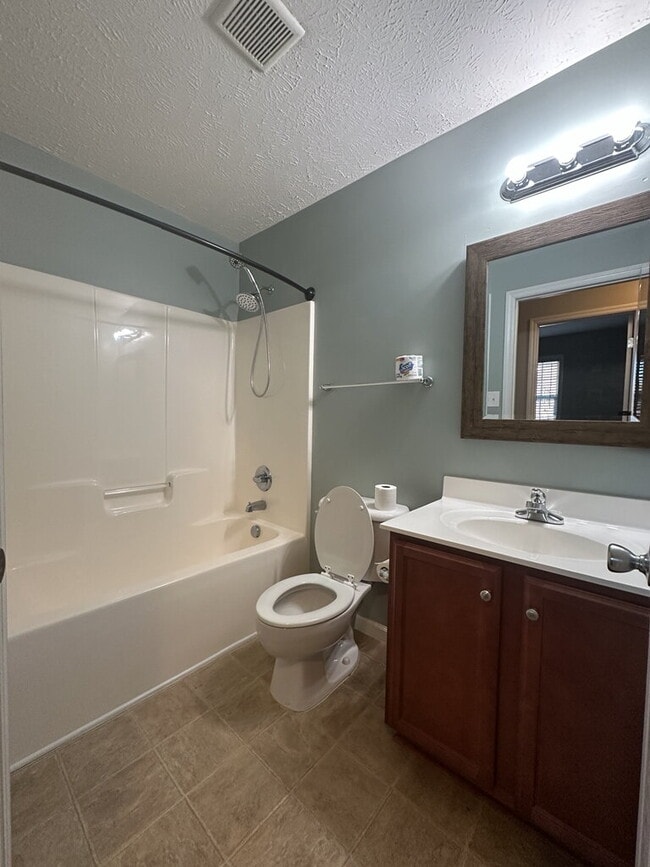 Building Photo - Nice 3 Bedroom, 2 Bath Home in Richlands-303 Rolling Meadow Ct.