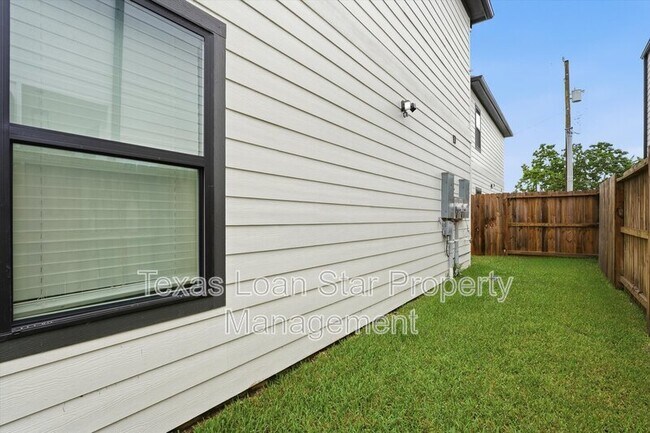 Building Photo - 3107 Grassmere St