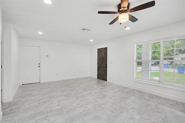 Building Photo - 1128 Neville Ave