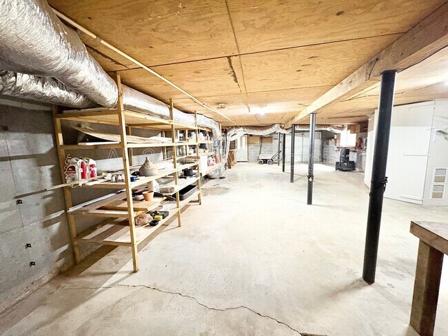 Building Photo - 435 Sherwood Rd