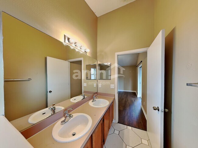 Building Photo - 12706 Parkbury Dr