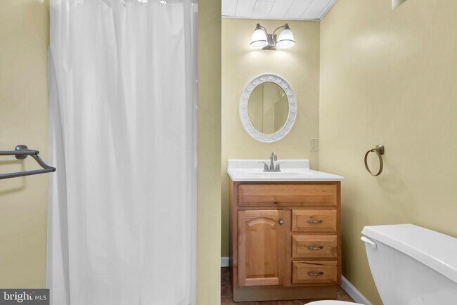 Building Photo - 644 Jasontown Rd