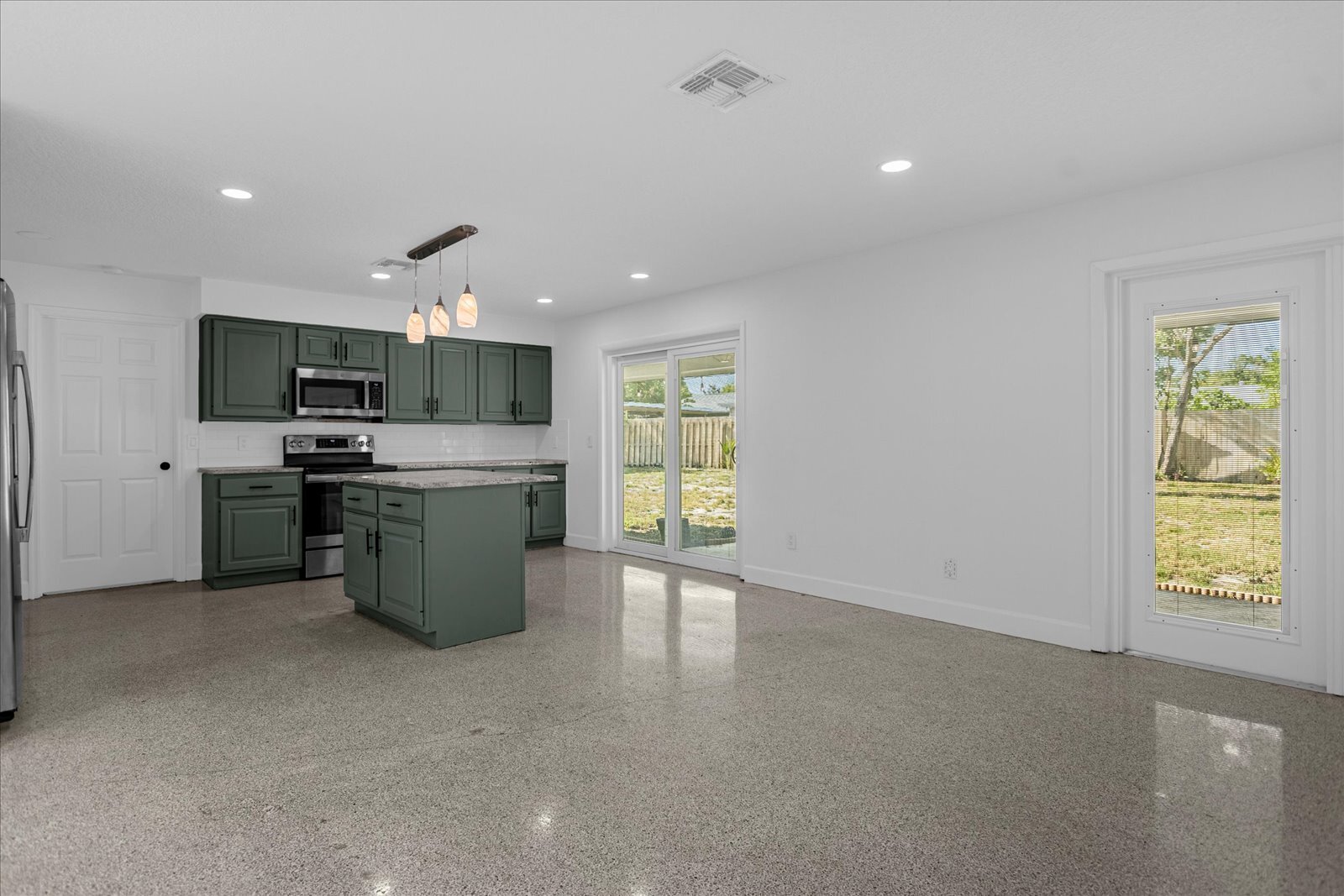 Building Photo - 641 Sherwood Dr