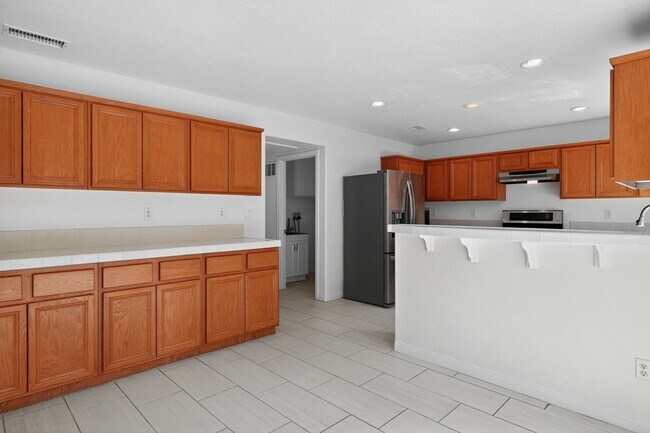 Building Photo - Beautiful 4-Bedroom Home