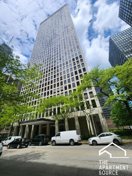 Building Photo - 260 E Chestnut St