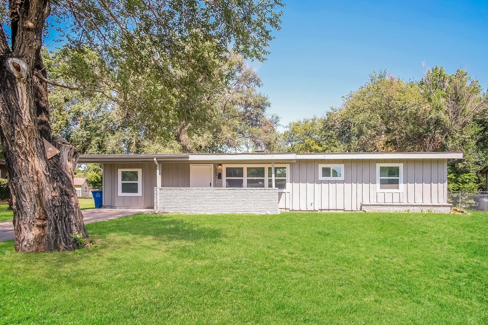 Building Photo - 5429 N Elgin Ave