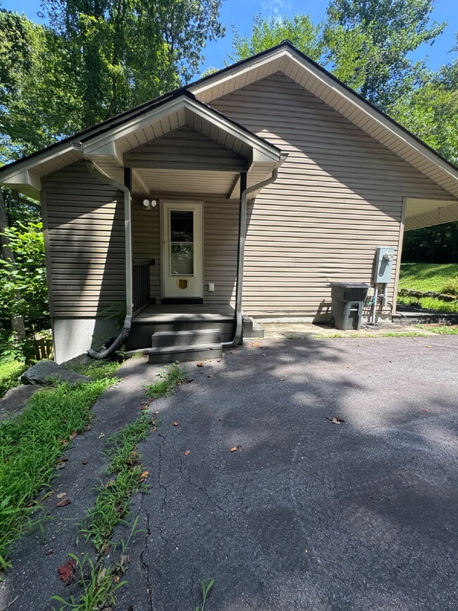 Building Photo - 46 Madison Heights Dr