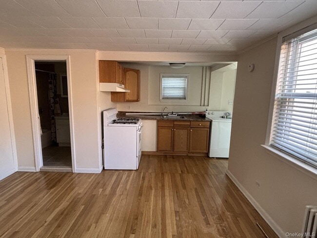 Building Photo - 71-58 70th St