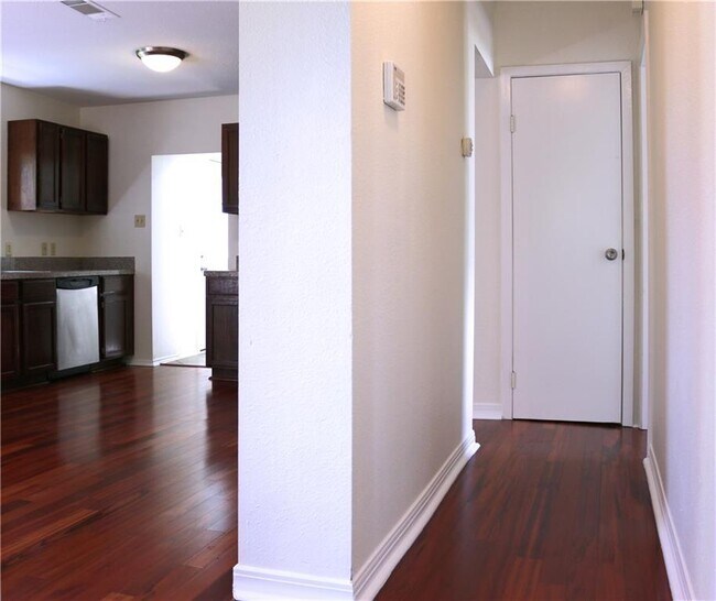 Building Photo - 1166 Ridgeway Dr