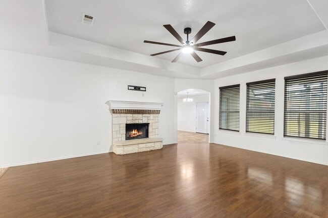 Building Photo - 207 Black Walnut Ct