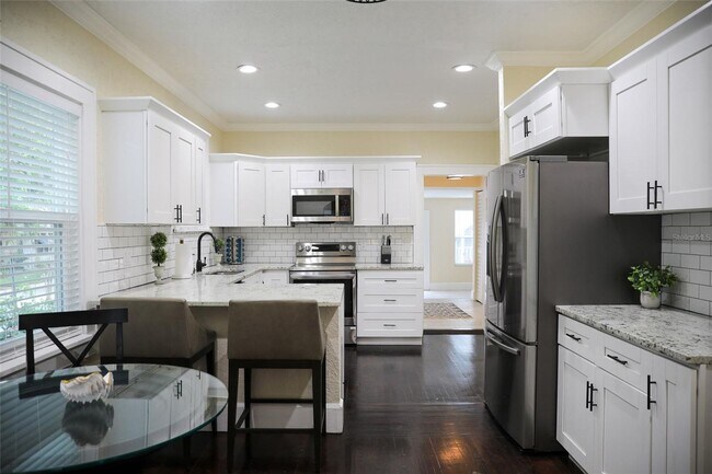 Building Photo - FURNISHED LUXURY 3 Br 3 Ba RENTAL NEAR DOW...