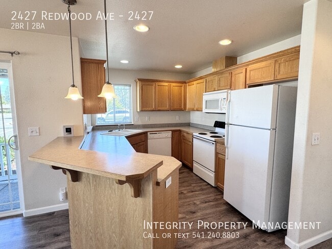 Building Photo - 2427 Redwood Ave