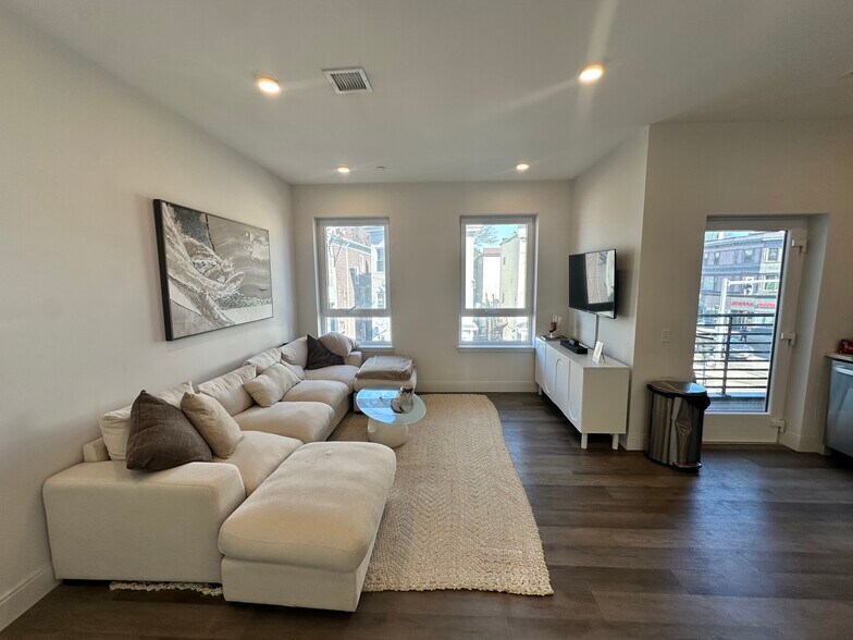 Building Photo - 951 Dorchester Ave