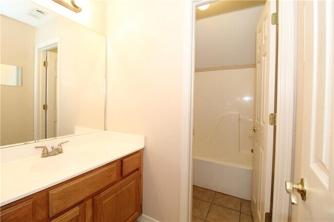 Building Photo - 2581 Bowman Dr