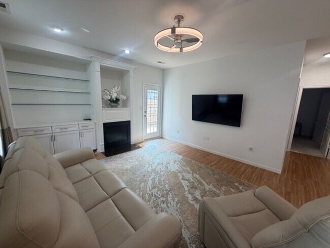 Building Photo - 5301 Brinsley Ln