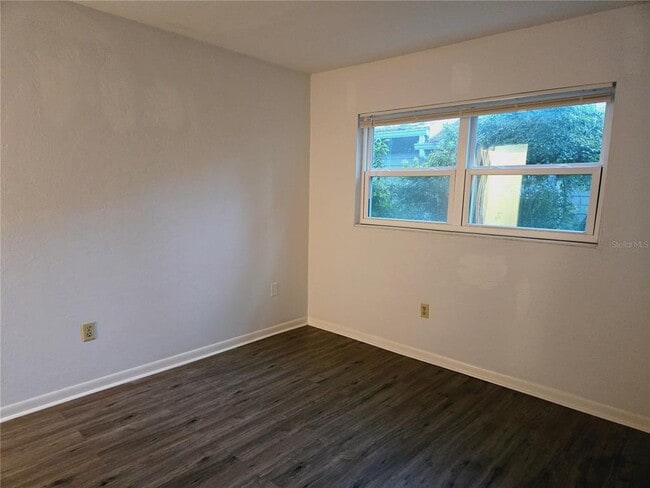 Building Photo - 3934 SW 26th Dr