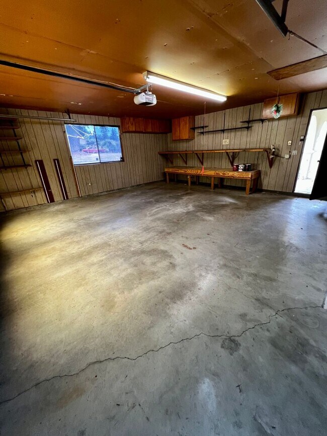 Building Photo - Beautiful home with a view in Bremerton.