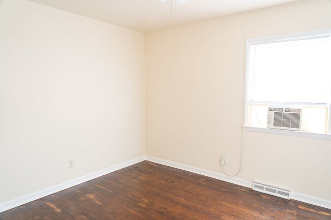 Building Photo - 114 Stratford Ct