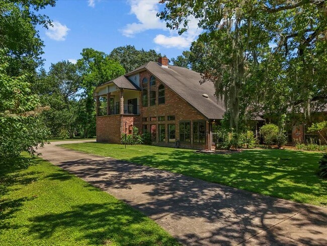 Building Photo - 3415 Bayou Dr E
