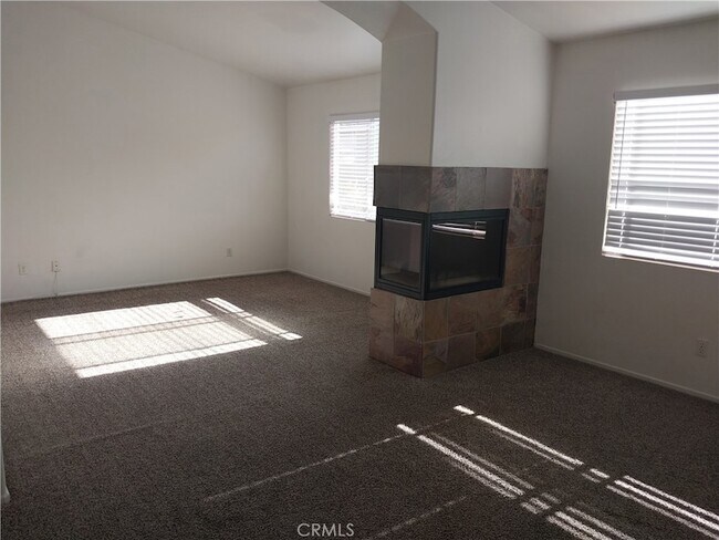Building Photo - 935 Redtail Dr