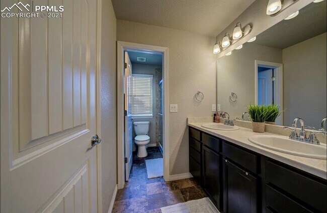 Building Photo - 6673 Galpin Dr