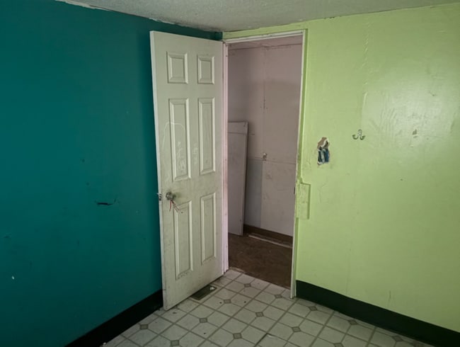 Building Photo - 4065 W Ridge Rd