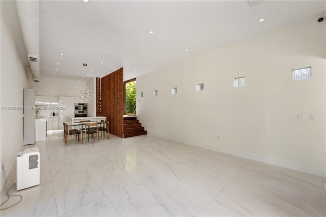 Building Photo - 2205 Overbrook St