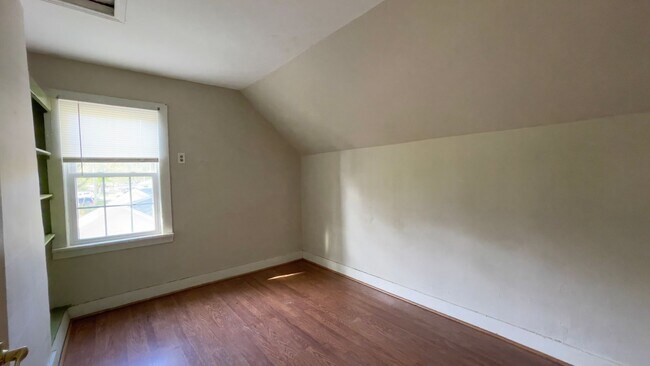 Building Photo - BATTLEGROUND... Historic 3 Bedroom 1 Bath House