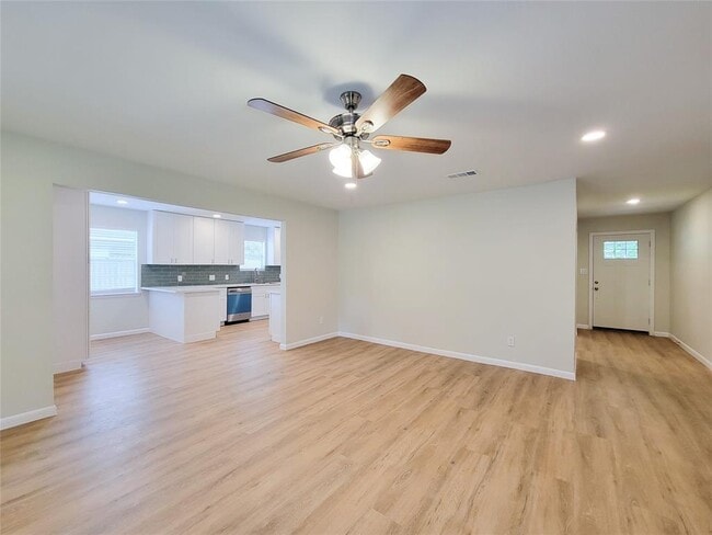 Building Photo - 25911 Maplewood Dr