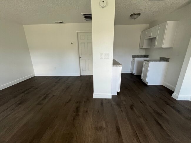 Building Photo - 2621 Kelly Ln