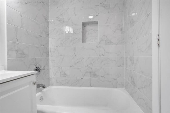 Building Photo - 3075 Stratford Arms Dr