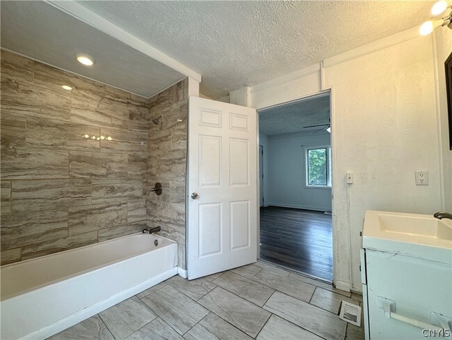 Building Photo - 318 W Hoard St