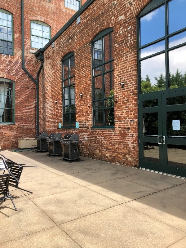 Building Photo - 400 Mills Ave