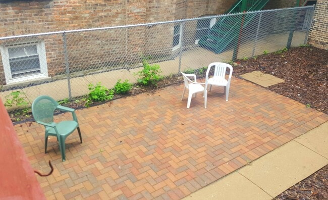 Building Photo - 2250 N Spaulding Ave