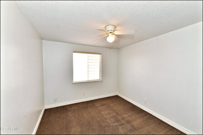 Building Photo - 10565 Murphy St