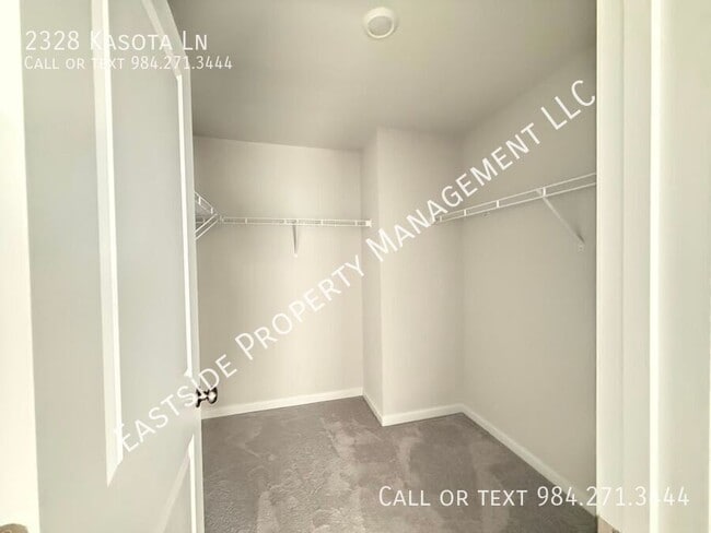 Building Photo - 2328 Kasota Ln