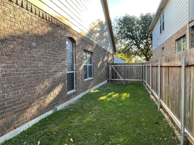 Building Photo - 2504 Avenue N